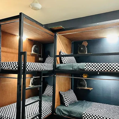 Regalia Spritz Empire Hostel Kuala Lumpur Exterior photo